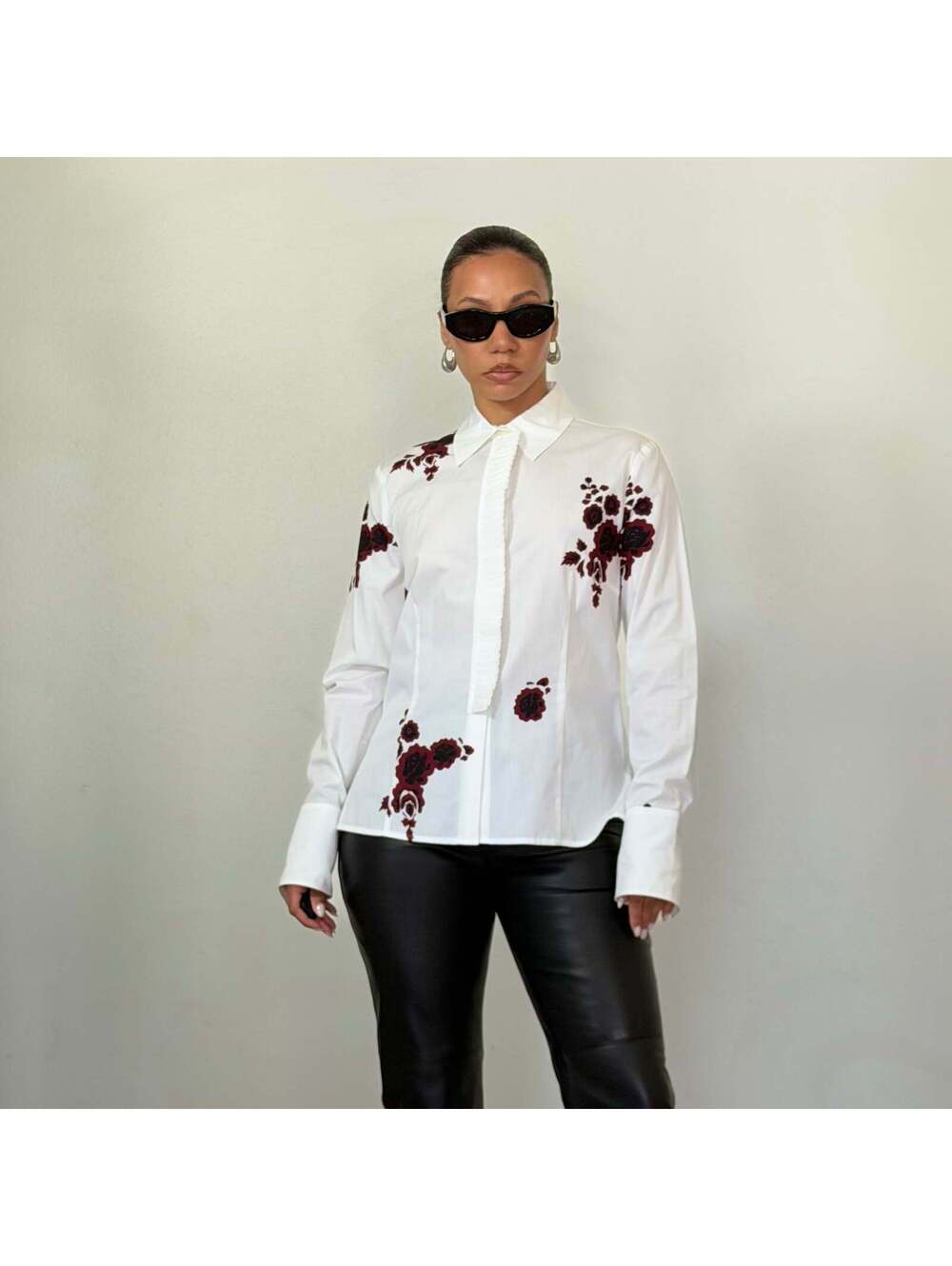 Escada - Picture 4 of 9